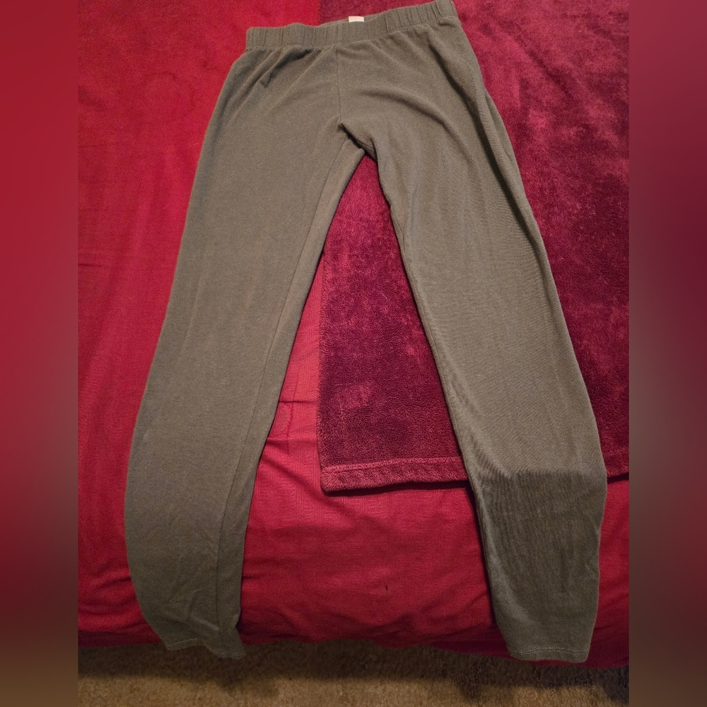 Olive green ladies' leggings. Like new. Size small.